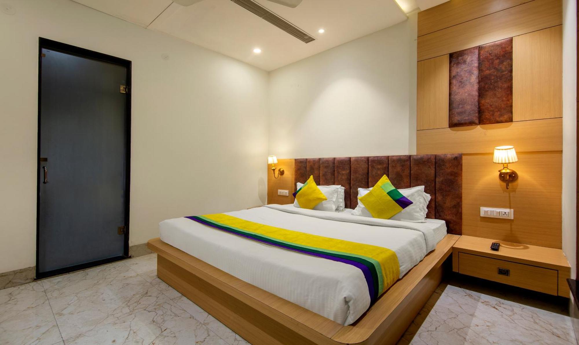 Itsy Hotels Sehdev Residency, Near Golden Temple Амритсар Екстериор снимка