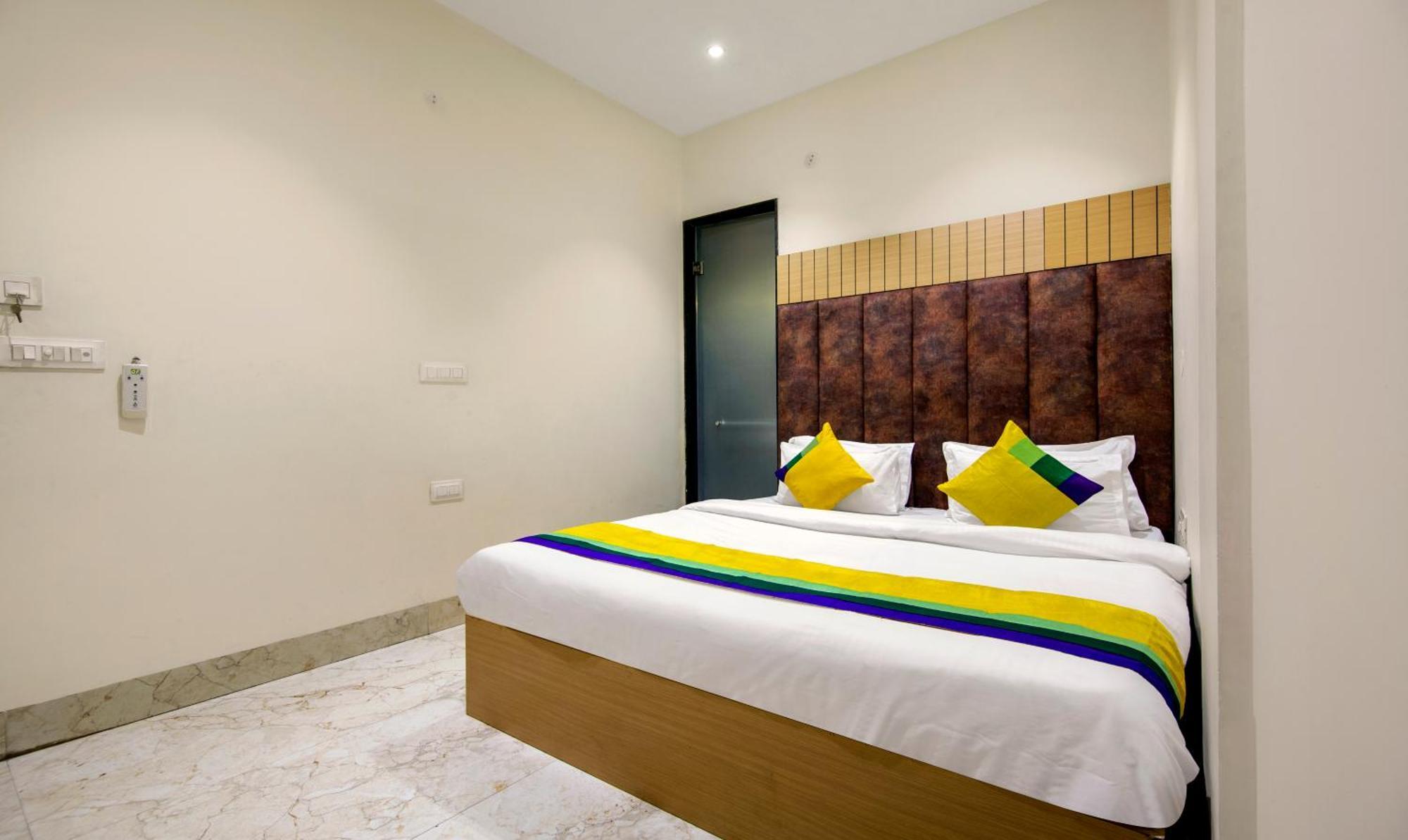 Itsy Hotels Sehdev Residency, Near Golden Temple Амритсар Екстериор снимка