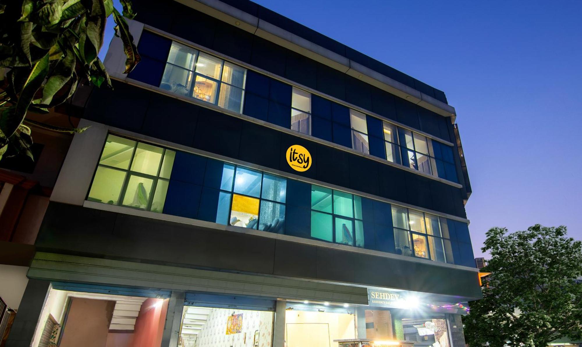 Itsy Hotels Sehdev Residency, Near Golden Temple Амритсар Екстериор снимка
