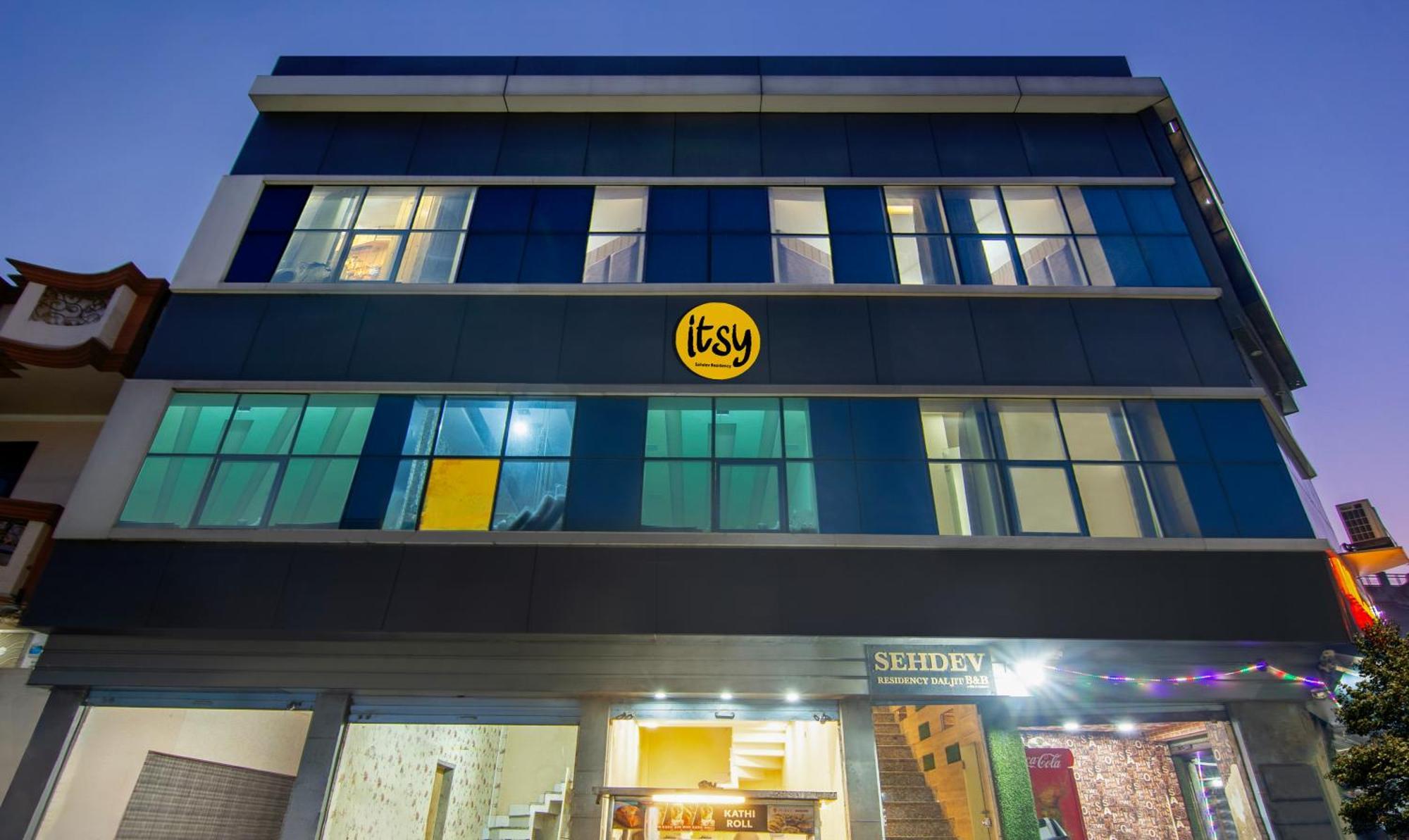 Itsy Hotels Sehdev Residency, Near Golden Temple Амритсар Екстериор снимка